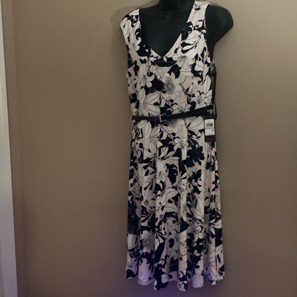 NWTChic Floral V-Neck Midi Dress